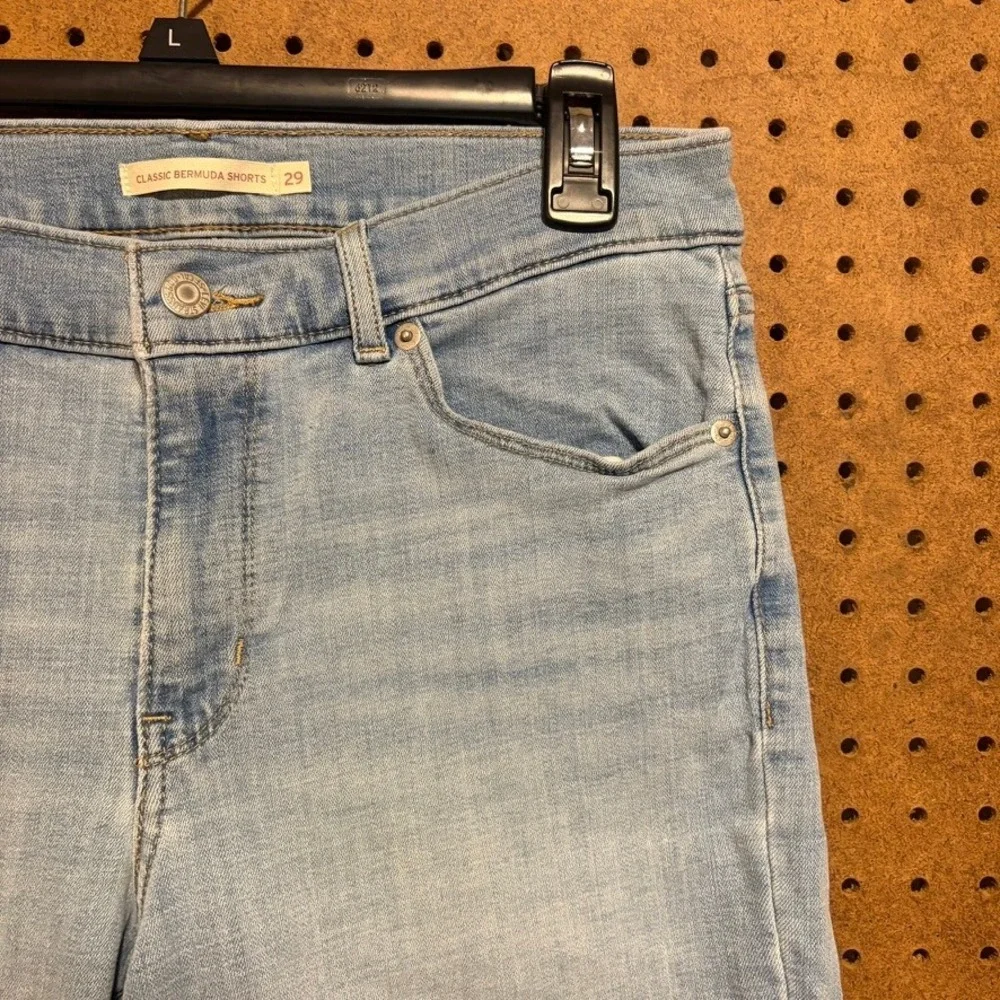 Levi's Classic Bermuda Shorts 29 Light Blue Denim Stretch Mid Rise Jean Shorts